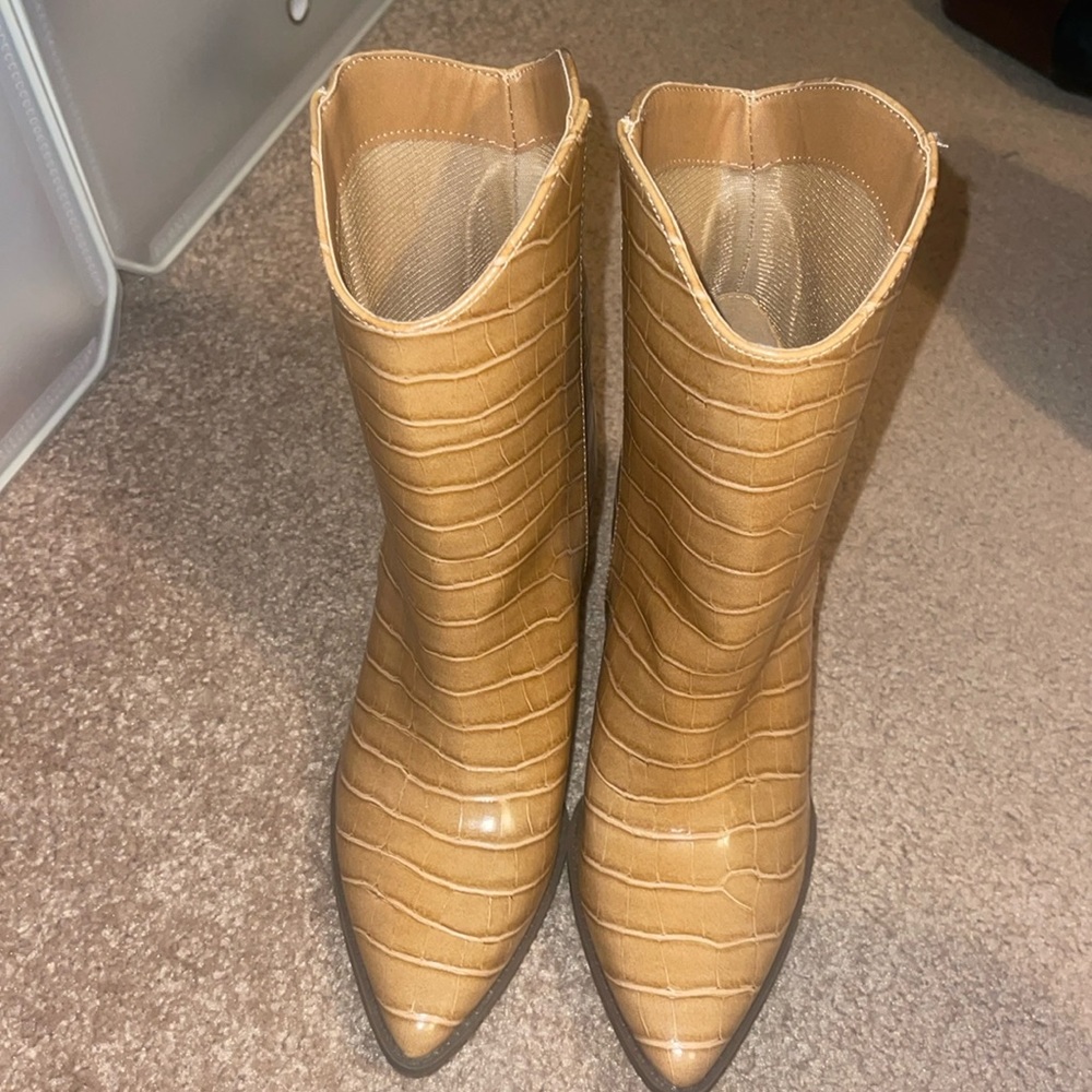 New, Tan Snakeskin Booties
